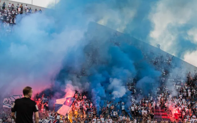 FOTOGALERIE: Sigma padla s Baníkem na hřišti i na tribunách. Tady jsou fotky