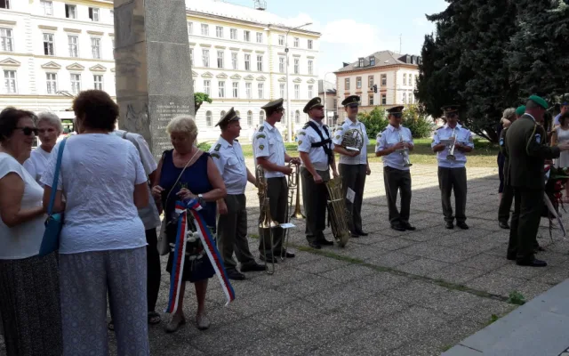 FOTO/VIDEO: V Olomouci byla odhalena deska připomínající padesáté výročí sovětské okupace