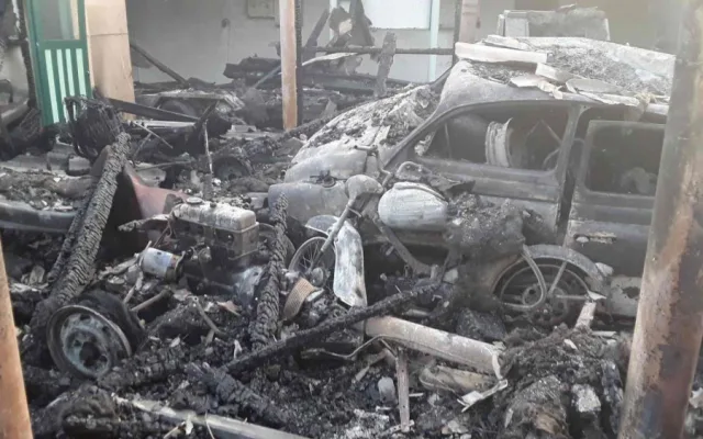 FOTO/VIDEO: Devět jednotek hasičů likvidovalo rozsáhlý požár autodílny