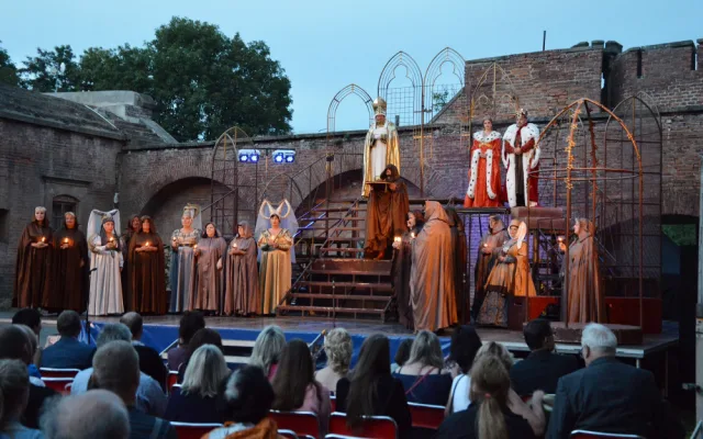 Na Moravské divadelní léto přislo více jak 2200 diváků, uzavřel ho Cyrano a aplaus vestoje