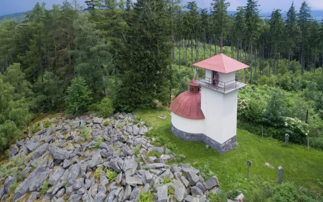 Zlatá stezka. To je síť atraktivních turistických tras na „Zelené střeše Evropy“