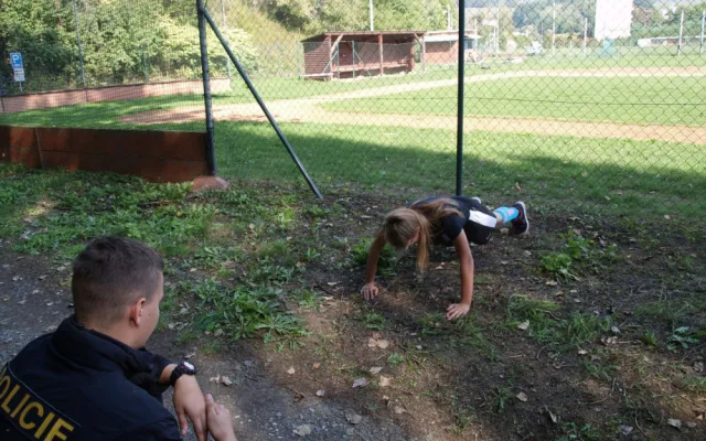 FOTO: Den policistou. Děti ze základní škol poměřovaly síly v různých policejních disciplínách
