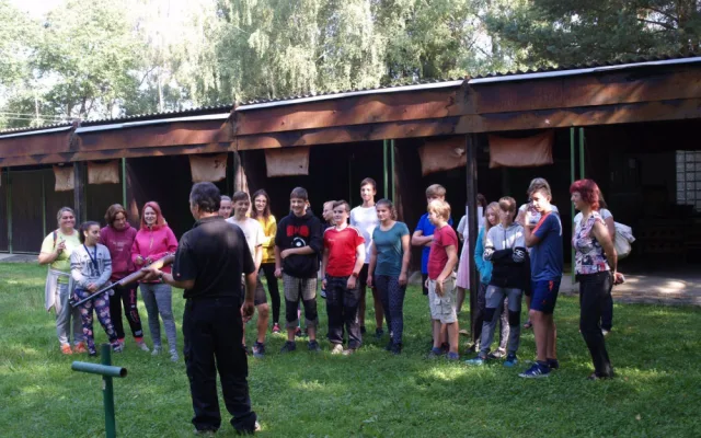FOTO: Den policistou. Děti ze základní škol poměřovaly síly v různých policejních disciplínách