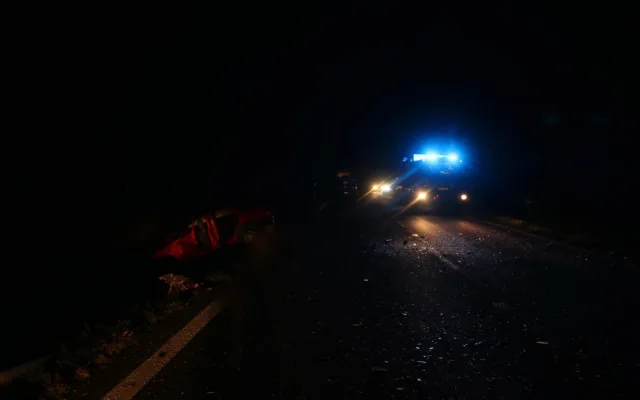 FOTO/VIDEO: Tragická nehoda u Kokor očima hasičů. Na místě zemřel pasažér, čtyři osoby zraněny