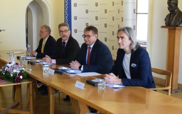 FOTO/ VIDEO: Byla podepsána nová koaliční smlouva, podívejte se na složení Rady města Olomouce
