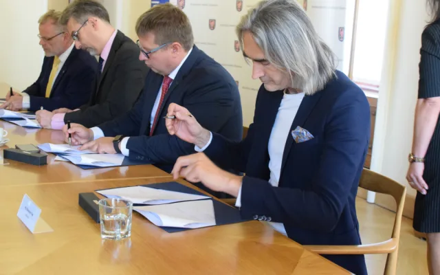 FOTO/ VIDEO: Byla podepsána nová koaliční smlouva, podívejte se na složení Rady města Olomouce