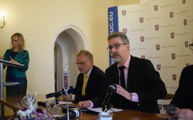 FOTO/ VIDEO: Byla podepsána nová koaliční smlouva, podívejte se na složení Rady města Olomouce