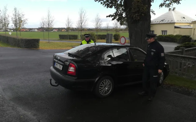 FOTO: Blíží se Dušičky, policie bude hlídat hřbitovy i silnice
