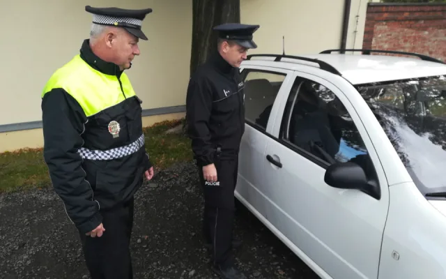 FOTO: Blíží se Dušičky, policie bude hlídat hřbitovy i silnice