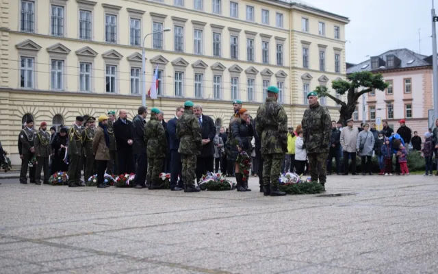 FOTO/VIDEO: Podívejte se, jak probíhal pietní akt u pomníku T G. Masaryka k 28. říjnu