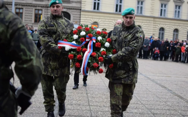 FOTO/VIDEO: Podívejte se, jak probíhal pietní akt u pomníku T G. Masaryka k 28. říjnu