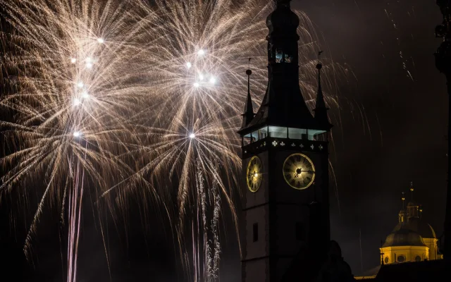 FOTO/VIDEO: Oslavy sta let vzniku Československa v Olomouci zakončil tematický ohňostroj