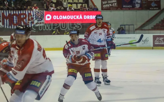 FOTOGALERIE: Kohouti porazili Hradec 3:1. Strapáč se blýskl hattrickem, Konrád čaroval