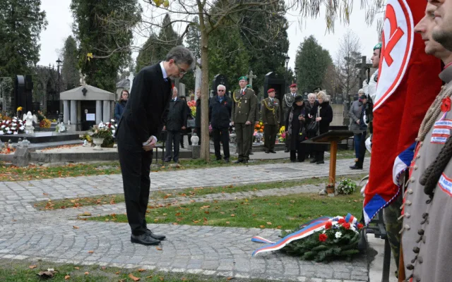 FOTO: Olomoučané si připomněli Den veteránů na hřbitovech v Neředíně a Černovíře a u pomníku v Řepčíně