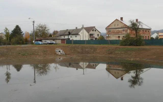 FOTO: Ve Šternberku byla dokončena revitalizace vodní nádrže. Stála tři miliony