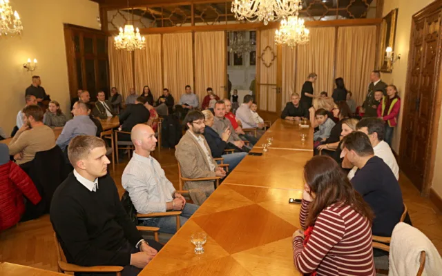 FOTO: Čtyřicet dárců krve si na olomoucké radnici převzalo zlaté medaile za čtyřicet odběrů