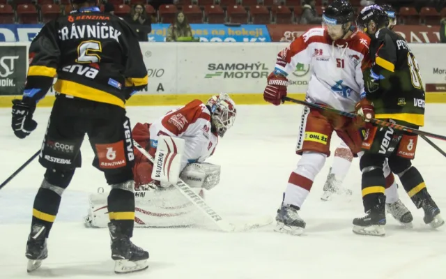 FOTOGALERIE: Hokejisté Olomouce porazili s přehledem Litvínov 3:1, zápas se protáhl kvůli opravě plexiskla