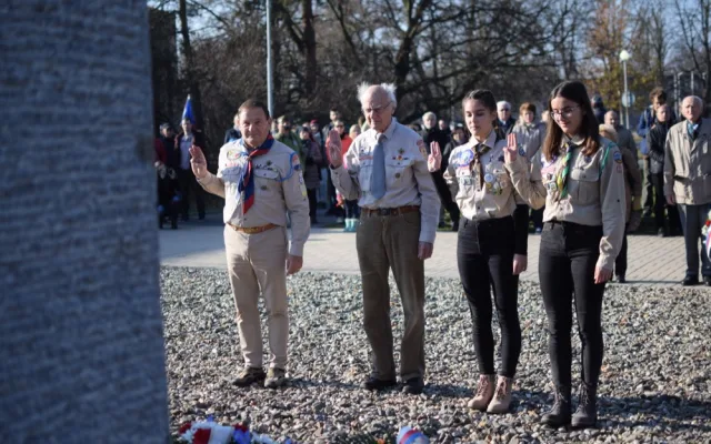 FOTO/VIDEO: U památníku u právnické fakulty proběhla vzpomínka ke Dni boje za svobodu a demokracii