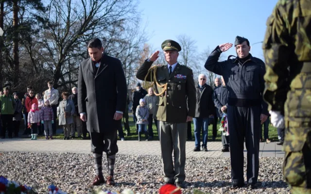 FOTO/VIDEO: U památníku u právnické fakulty proběhla vzpomínka ke Dni boje za svobodu a demokracii