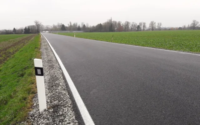 FOTO/VIDEO: Silnice mezi Olomoucí a Chomoutovem je průjezdná, oprava stála 15 milionů