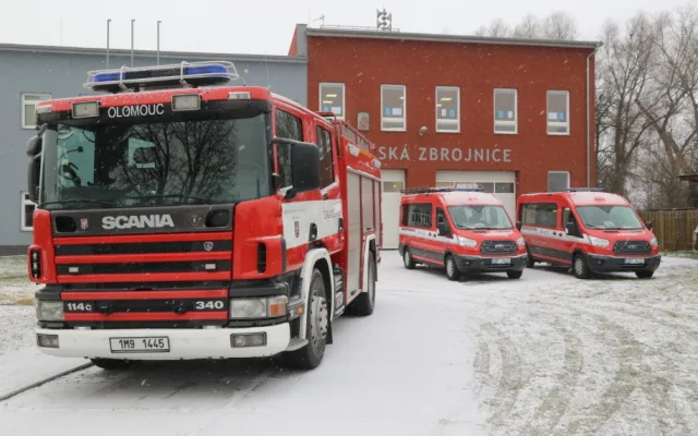 FOTO: Dodávky Anička a Evička budou pomáhat olomouckým dobrovolným hasičům
