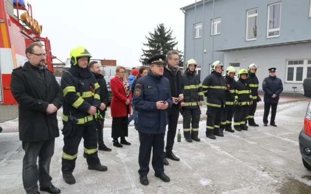 FOTO: Dodávky Anička a Evička budou pomáhat olomouckým dobrovolným hasičům