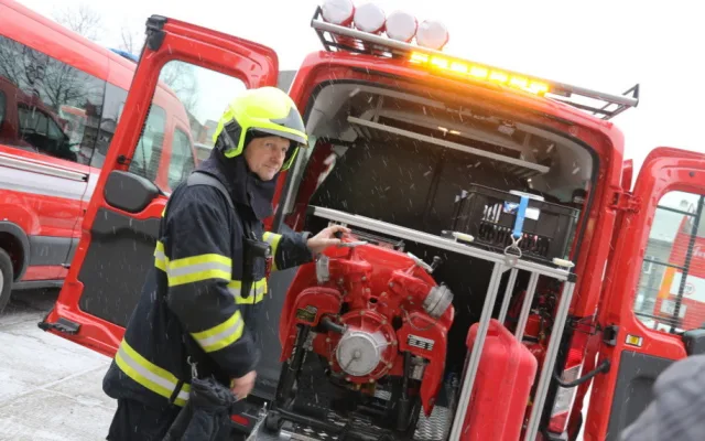 FOTO: Dodávky Anička a Evička budou pomáhat olomouckým dobrovolným hasičům