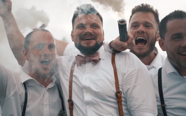 VIDEO: Snažím se splynout s hosty svatby, pak vzniknou nejlepší záběry, říká tvůrce svatebních videí Martin Tellinger