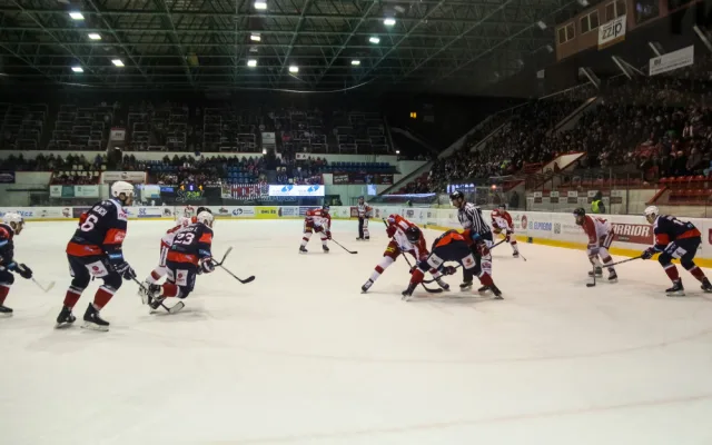 FOTOGALERIE: Výhra, kterou Mora potřebovala jak sůl. Doma porazila Chomutov 3:1