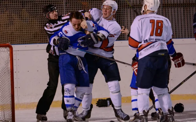 Winter Classic nechyběly góly ani bitka. Olomouc porazila Bratislavu 3:2 po prodloužení