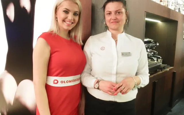 FOTOGALERIE: Dostali jste od Olomoucké Drbny na Olomouckém plese fotku na památku? Tady je webová galerie!