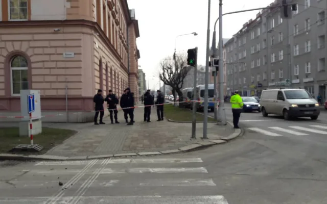 AKTUALIZOVÁNO: V budově Vrchního soudu byla ráno nahlášena bomba. Měla se projednávat kauza metanol