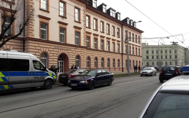 AKTUALIZOVÁNO: V budově Vrchního soudu byla ráno nahlášena bomba. Měla se projednávat kauza metanol