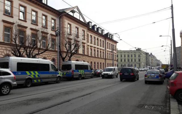 AKTUALIZOVÁNO: V budově Vrchního soudu byla ráno nahlášena bomba. Měla se projednávat kauza metanol