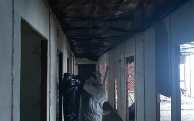 likvidace staré budovy s azbestovými prvky