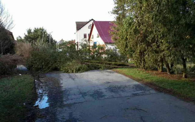 AKTUALIZOVÁNO: Hasiči již v kraji evidují téměř 300 výjezdů, nejvážnější je situace na Olomoucku a Šumpersku