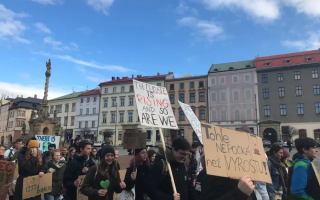 AKTUÁLNĚ: Olomoučtí středoškoláci stávkují za ochranu klimatu