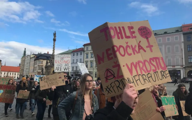 AKTUÁLNĚ: Olomoučtí středoškoláci stávkují za ochranu klimatu