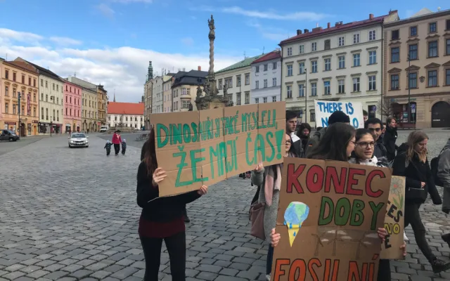 AKTUÁLNĚ: Olomoučtí středoškoláci stávkují za ochranu klimatu