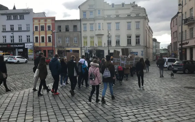 AKTUÁLNĚ: Olomoučtí středoškoláci stávkují za ochranu klimatu
