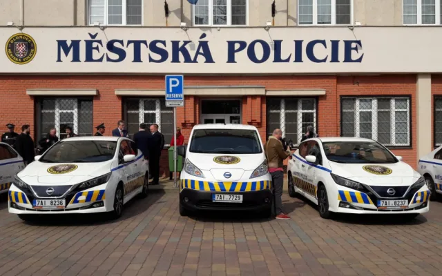 FOTO/VIDEO: Olomoučtí strážníci budou jezdit novými elektromobily
