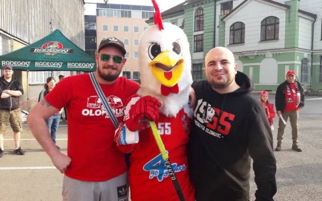 FOTO/VIDEO: Hráči HC Olomouc dnes oslavili úspěšnou sezónu před zimákem společně s fanoušky