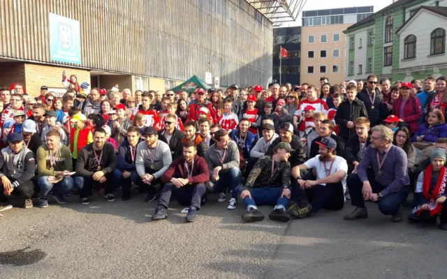 FOTO/VIDEO: Hráči HC Olomouc dnes oslavili úspěšnou sezónu před zimákem společně s fanoušky