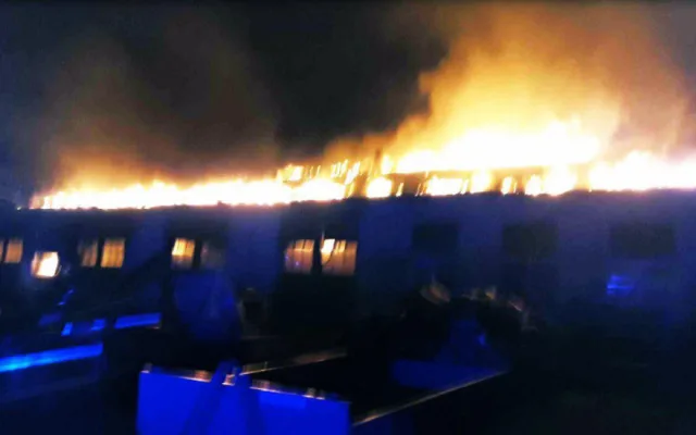 VIDEO: Hasiči v sobotu ráno likvidovali rozsáhlý požár. Škody jsou vyčísleny na deset milionů korun