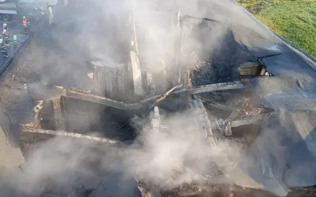 FOTO/VIDEO: Haly, které dnes ráno zachvátil ničivý požár, půjdou k zemi
