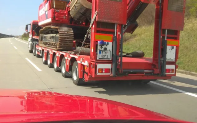FOTO/VIDEO: Haly, které dnes ráno zachvátil ničivý požár, půjdou k zemi