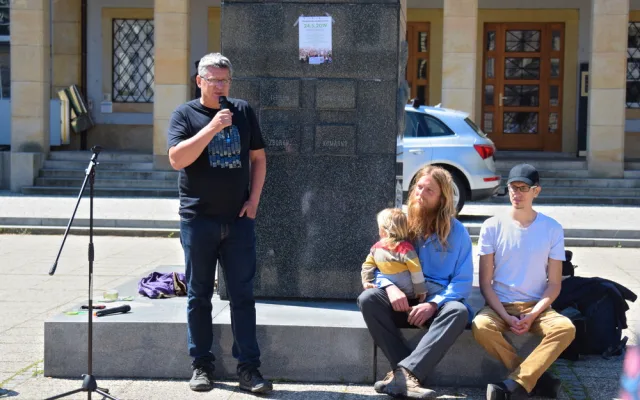 FOTOGALERIE: Žádná škola, klima volá, křičeli studenti. Středoškoláci v Olomouci stávkovali za lepší klima