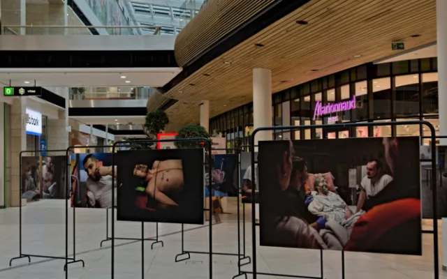 FOTO: V Šantovce začala výstava fotek "Na URGENT!" známého fotografa Štreita