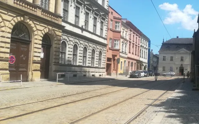 FOTO: K výbuchu bomby dojde odpoledne, přišlo mailem na ZŠ Komenium