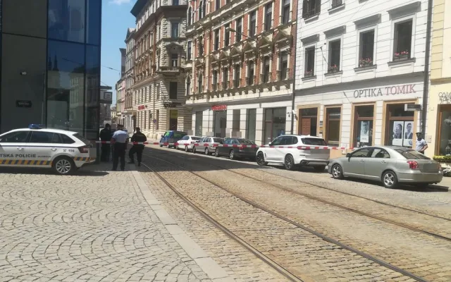 FOTO: K výbuchu bomby dojde odpoledne, přišlo mailem na ZŠ Komenium